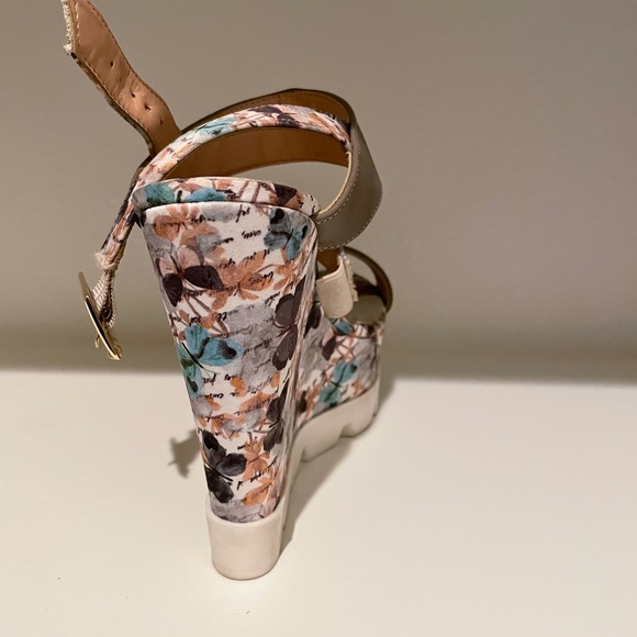 Platform - Picture 6 of 7